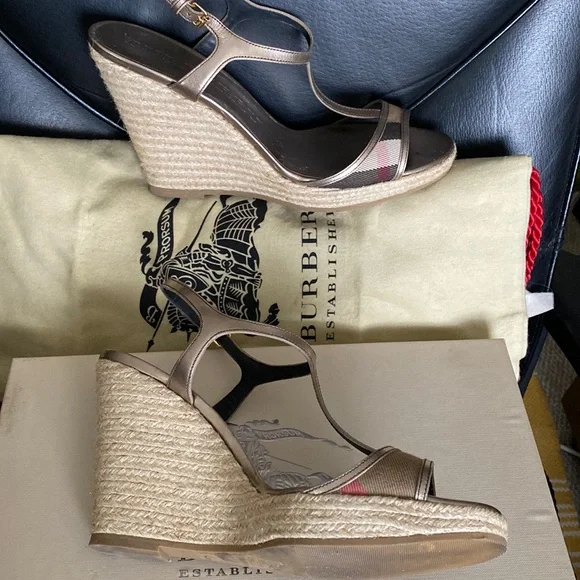 Is it Burberry wedges you are looking for? Yessss! amazing 😻